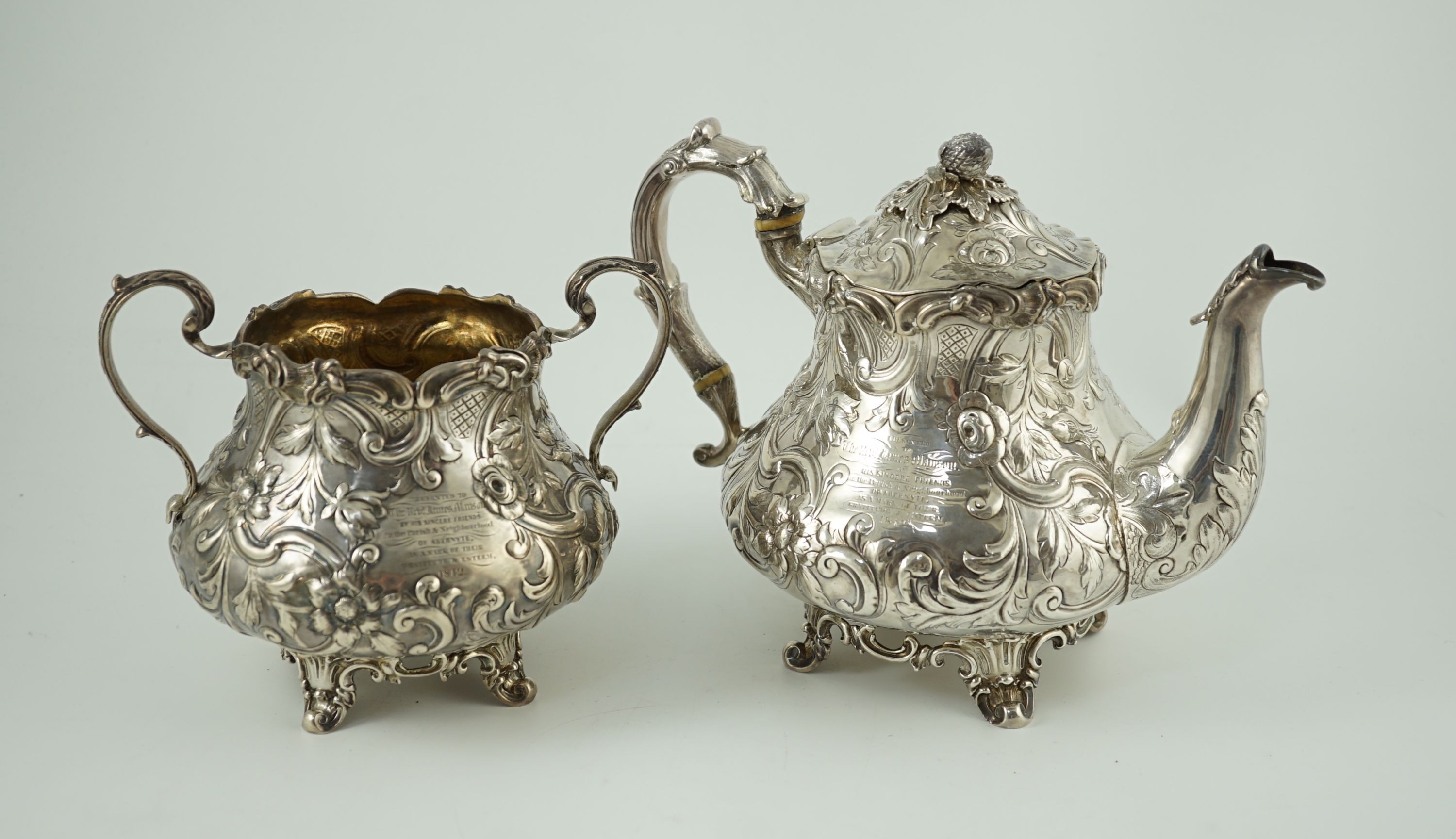 An early Victorian silver teapot and matching sugar bowl, by John Wellby